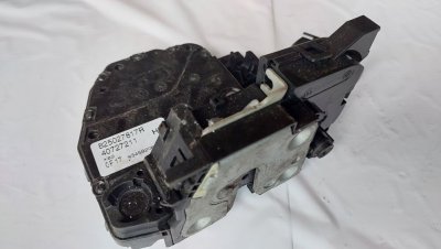 Замок здвижних дверей правий 2014+, 825027817R, 825021395R Рено Трафік 3, Опель Віваро, Фіат Таленто, Ніссан NV 300-2