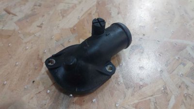 Флянець, кришка, корпус термостату 2.5 TDI, BJK 076121121C VAG Фольксваген Крафтер 2006+