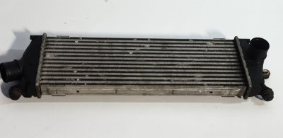 Радіатор інтеркулера 2.0, 2.5 2006+ DCI 8200411160 Рено Трафік, Опель Віваро, Ніссан Прімастар