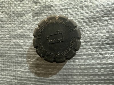 Кришка розширювального бачка 0005018215 Мерседес