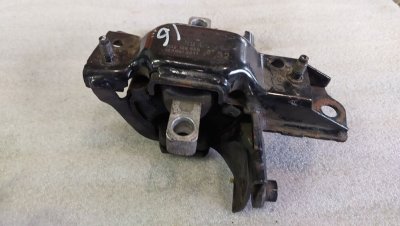 Подушка КПП 8Q0199555 2010- sedan VAG  Volkswagen Polo