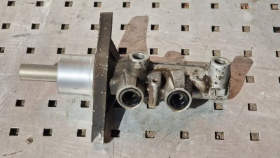 Головний тормозний циліндр 2010+ 460110032R Рено Мастер 3, Опель Мовано, Ніссан NV400-1